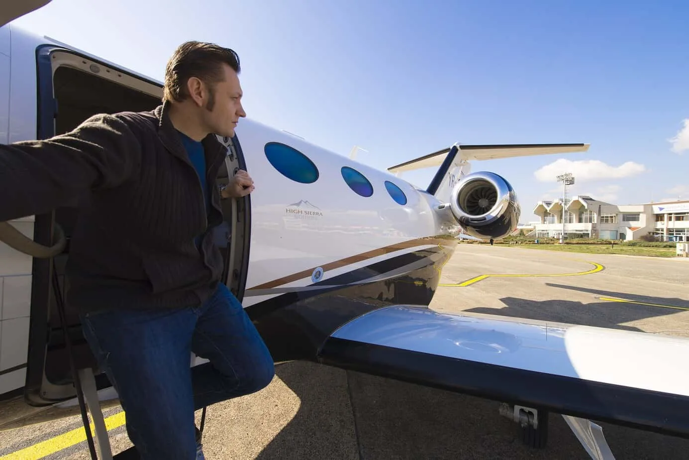 private jet 2360656 1920